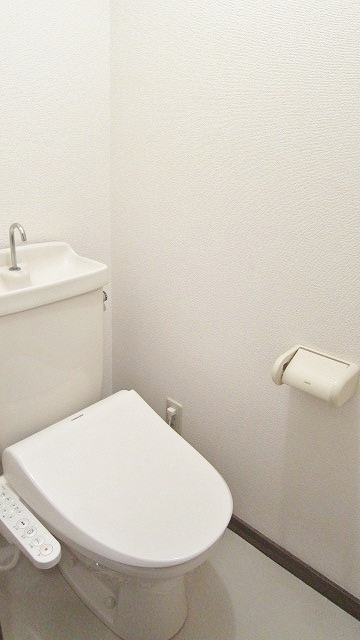 トイレ　トイレは温水洗浄便座！