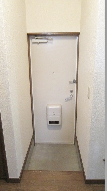 玄関　玄関です。廊下にシューズボックスがありますよ！