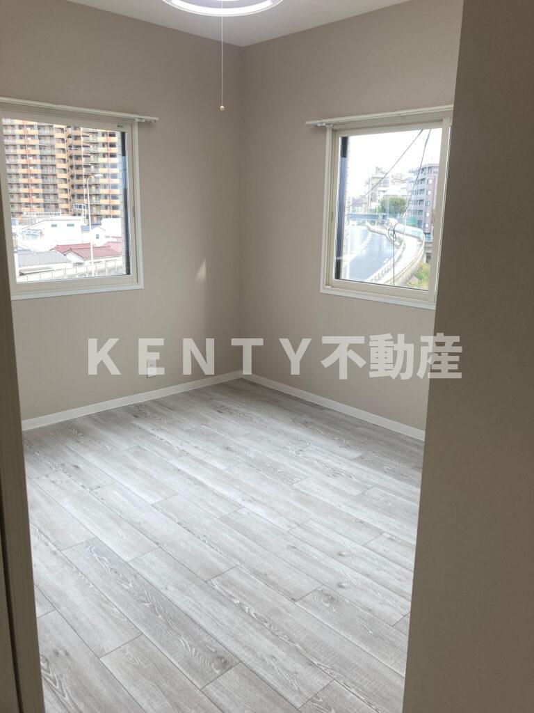 その他部屋・スペース　開放的な寝室です