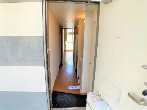 エントランス　設備・仕様は号室により異なる為、現況を優先致します。