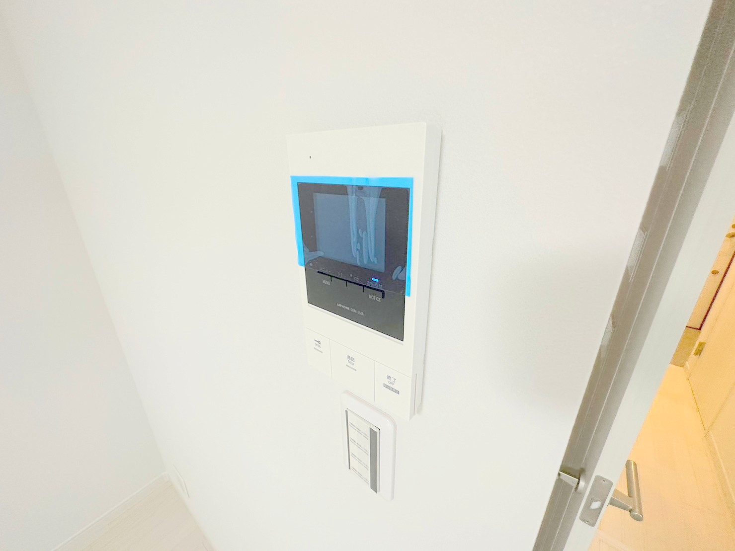 セキュリティ　TVモニターホンで来客が誰か確認してから開けて下さいね