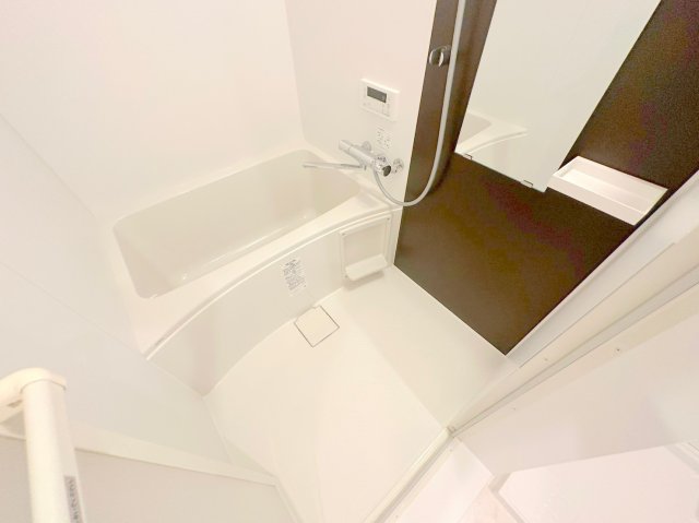 バス・シャワールーム　広めのお風呂は一日の疲れを癒してくれます。