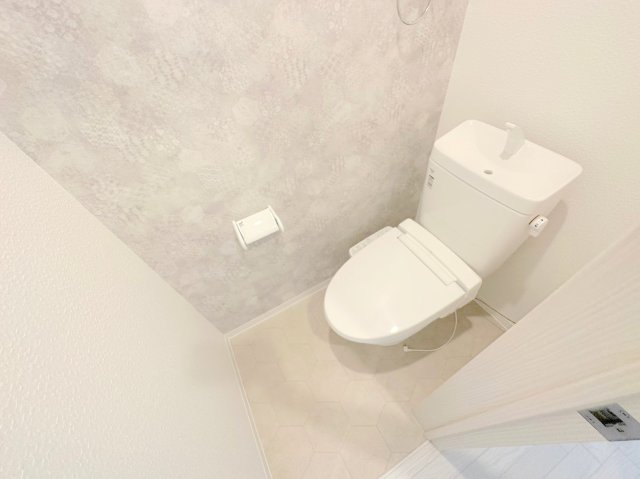 トイレ　清潔感のあるトイレは、誰もがリラックスできる空間です。