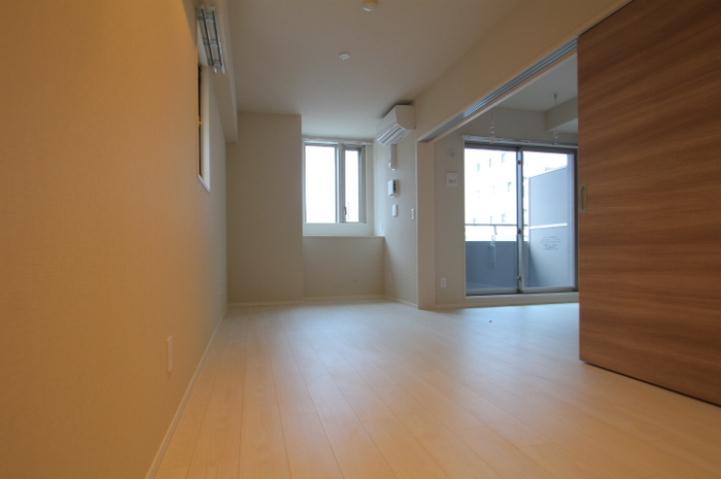 居室・リビング　こちらの居間で趣味の時間をお楽しみください