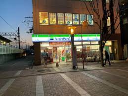 コンビニ　ファミリーマート南草津駅西口店（コンビニ）まで255m
