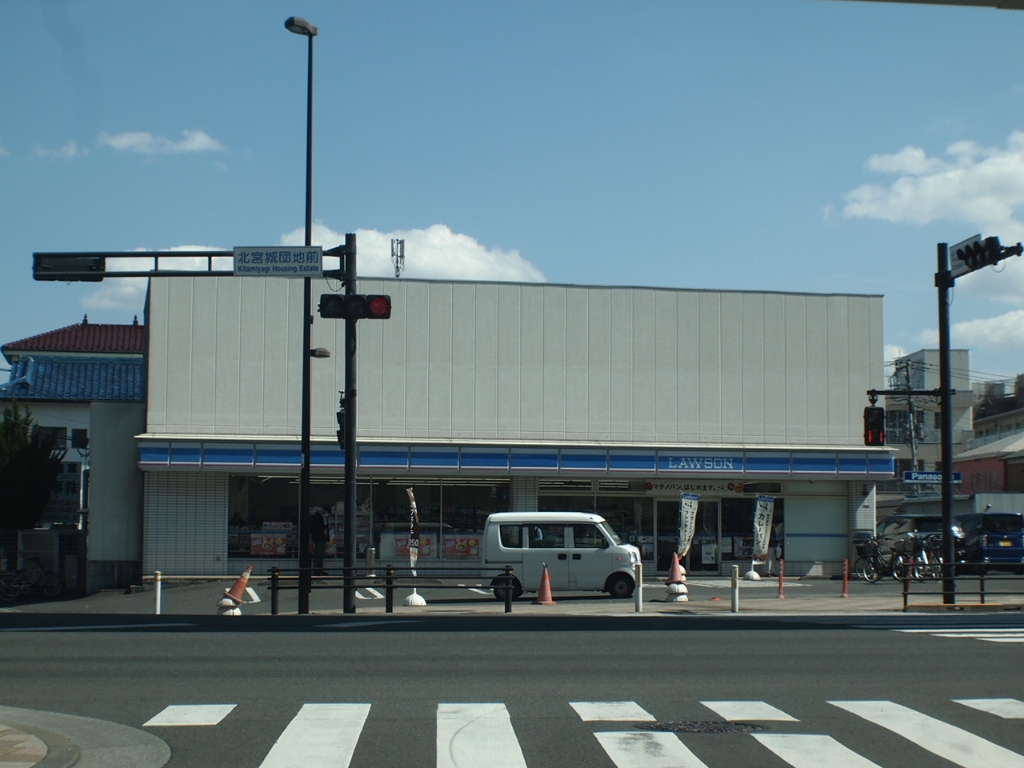 コンビニ　ローソン 足立扇三丁目店（コンビニ）まで743m