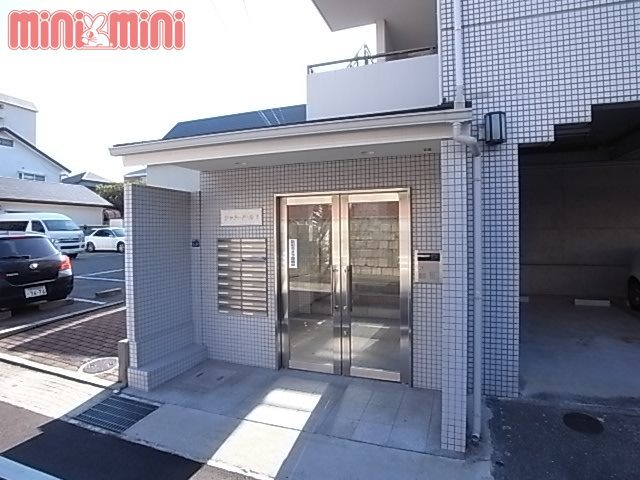 エントランス　清潔感のあるエントランス