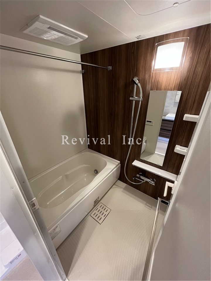 バス・シャワールーム　追い焚き・浴室乾燥完備でございます