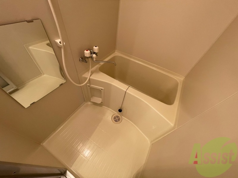 バス・シャワールーム　お風呂になります。一日の疲れを癒してくださいね。