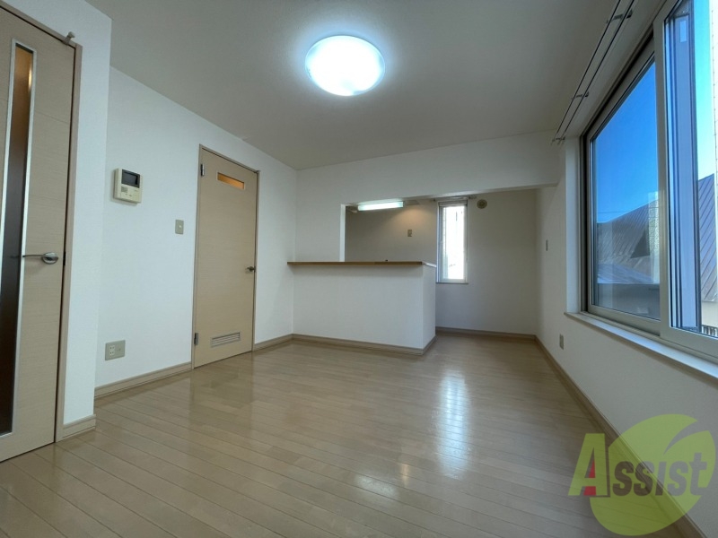 居室・リビング　広くてきれいなリビングです！快適に過ごせそうですね。