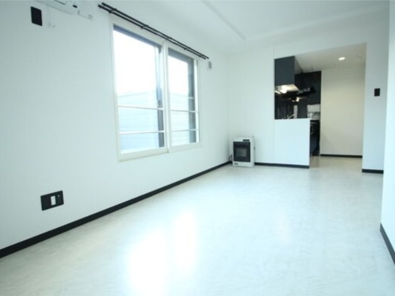 居室・リビング　退去予定につき同タイプ別号室の画像です。