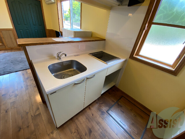 キッチン　キレイなキッチンですね。料理好きの方も嬉しいですね。