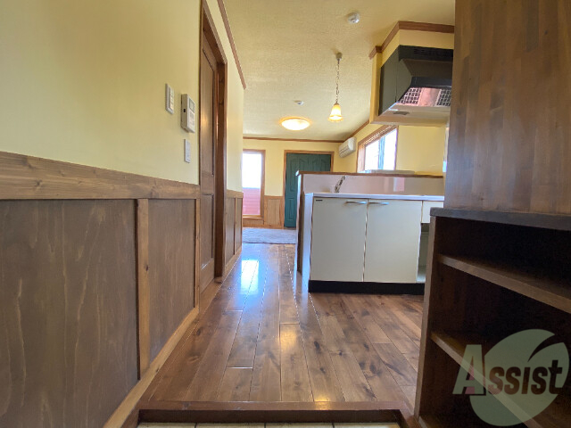 玄関　敷居が低くなっているので、つまづく心配もなしです。