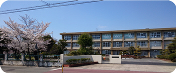 小学校　三樹小学校（小学校）まで886m