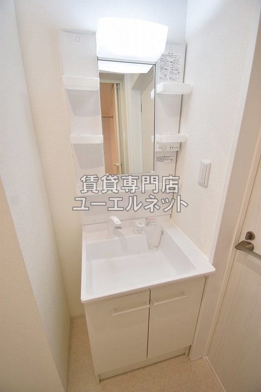 洗面設備　シャワー付洗面台