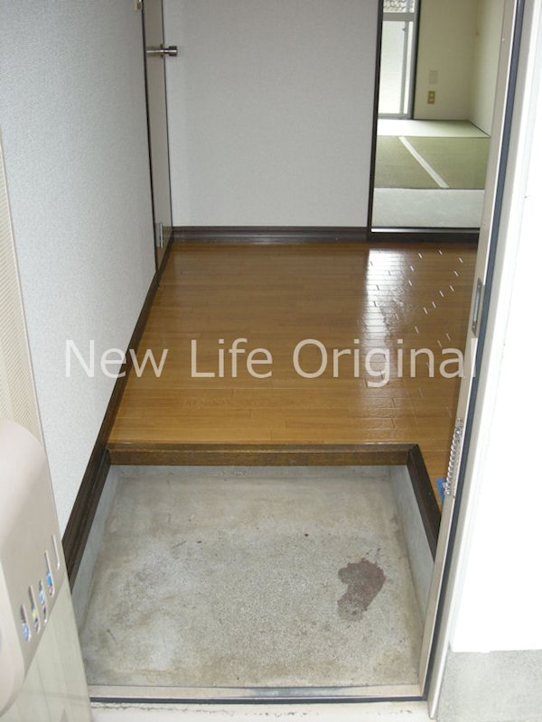 玄関　同建物他部屋になります。現状優先です☆