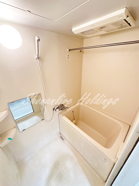 バス・シャワールーム　清潔感のあるお風呂です♪