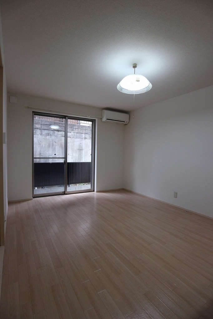 居室・リビング　白基調なおへやです。