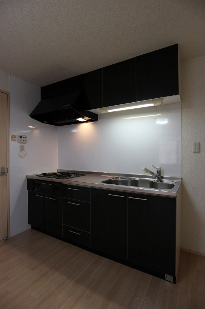 キッチン　3口のシステムキッチン。