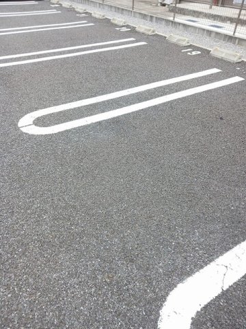 駐車場　駐車場があるので、車を買う予定の方も安心です