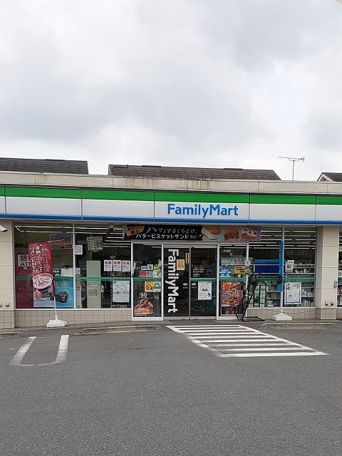 コンビニ　ファミリーマート日の出平井店（コンビニ）まで350m