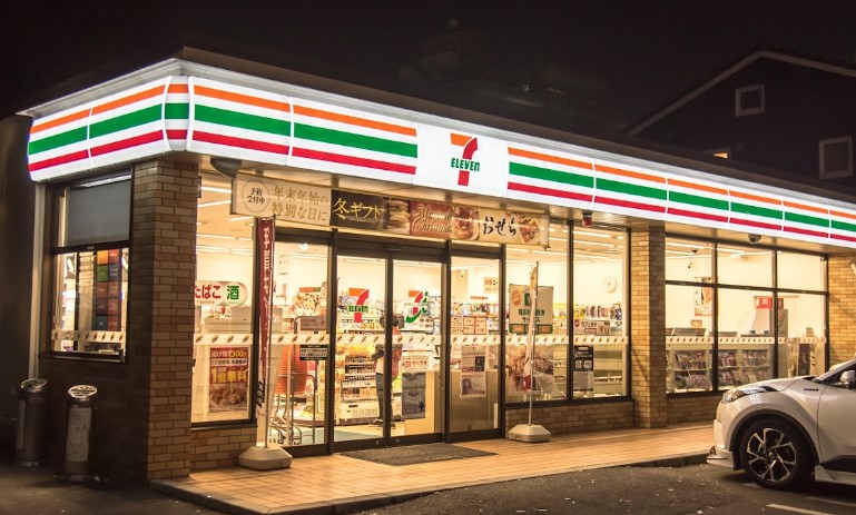 コンビニ　セブンイレブン 名古屋龍ノ口町1丁目店（コンビニ）まで437m