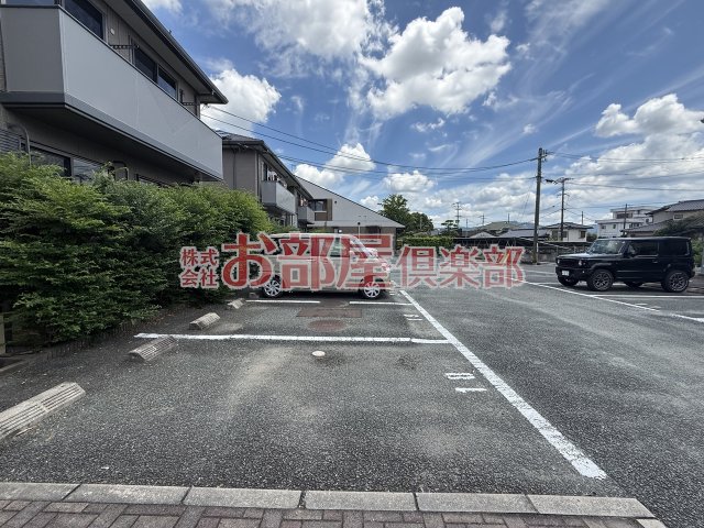駐車場　車をお持ちの方に嬉しい駐車場付きの物件です