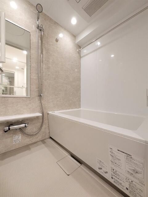 バス・シャワールーム　コンパクトで使いやすいお風呂です