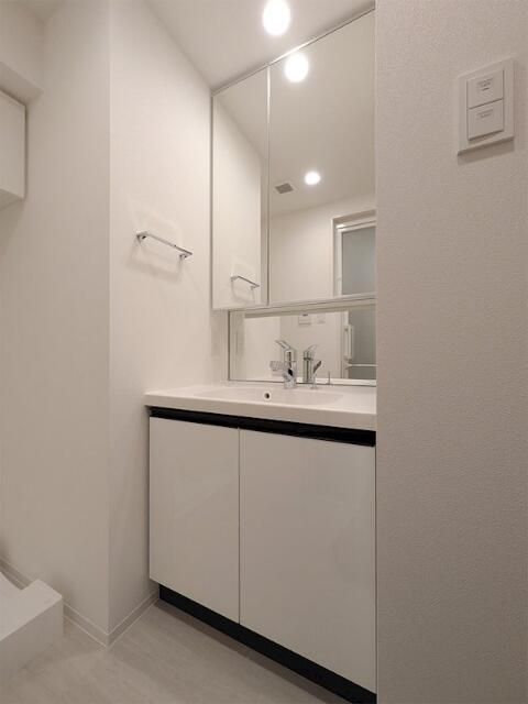 洗面設備　コンパクトで使いやすい洗面所