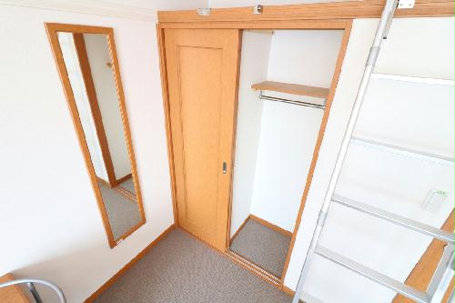 収納　ハシゴを付け替えればクローゼットの上も収納活用が可能!!!