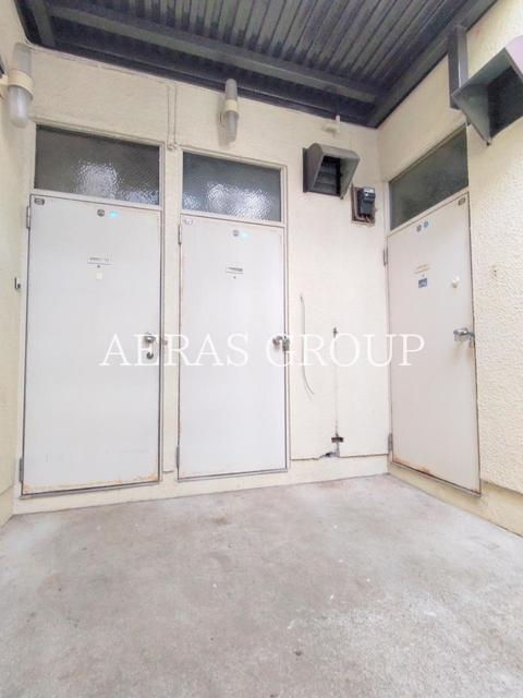 ロビー　内装フルリノベーション中