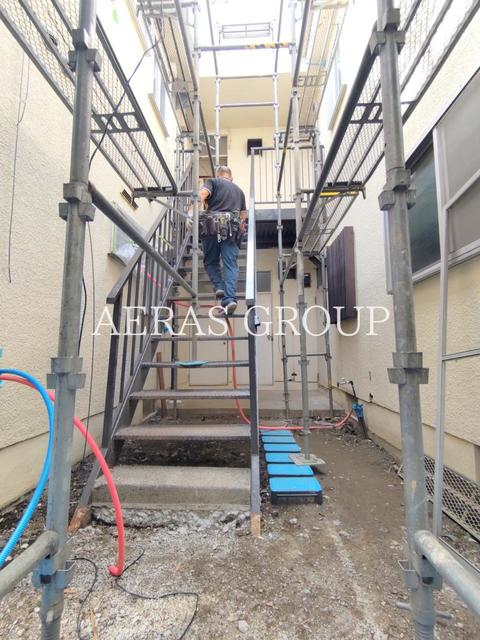 エントランス　外観塗装中