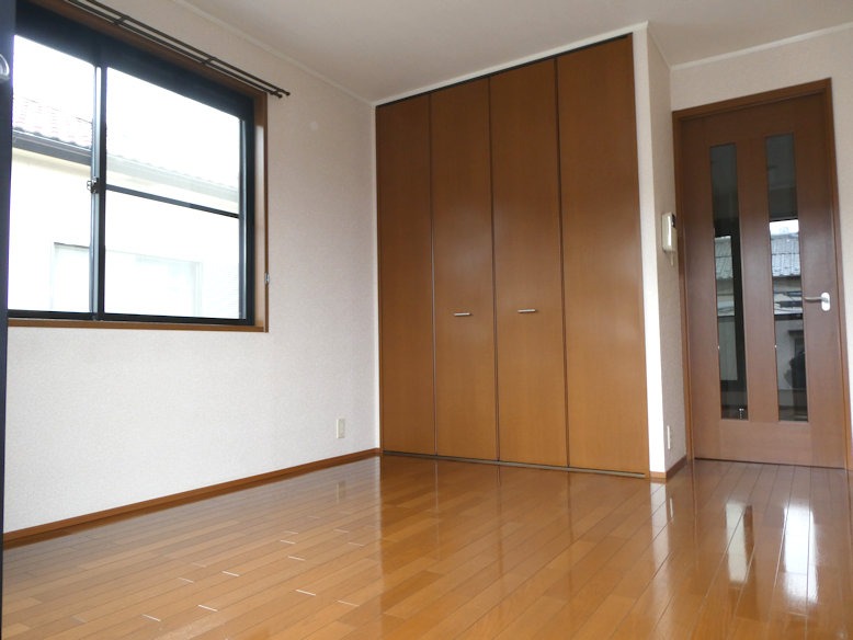 居室・リビング　２面採光の明るいお部屋♪