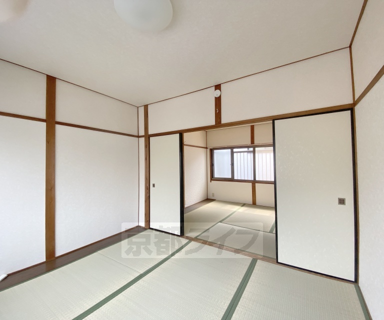 居室・リビング　落ち着いた雰囲気のお部屋です