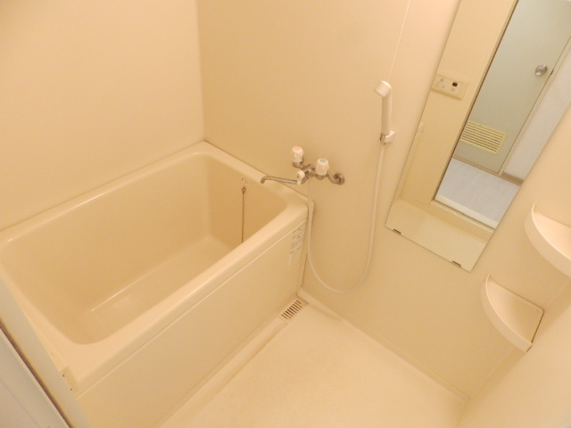 バス・シャワールーム　綺麗に改装しています