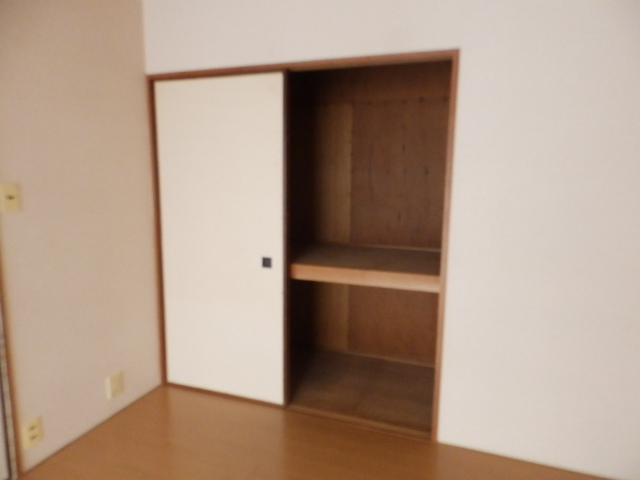 収納　押入