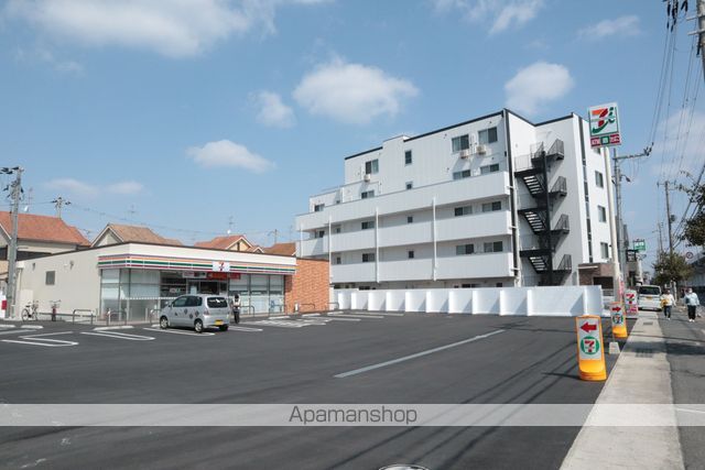 コンビニ　セブンイレブン（コンビニ）まで436m