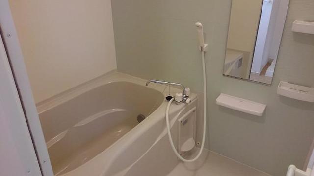 バス・シャワールーム　シャワー・追い焚き給湯