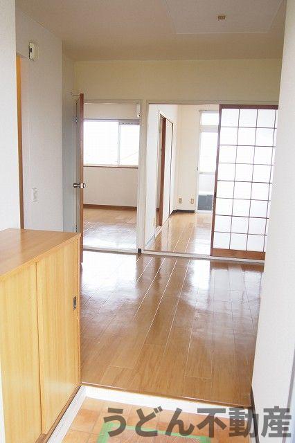 玄関　うどん県のお部屋探しはうどん不動産へ うどんちゃんとLINE
