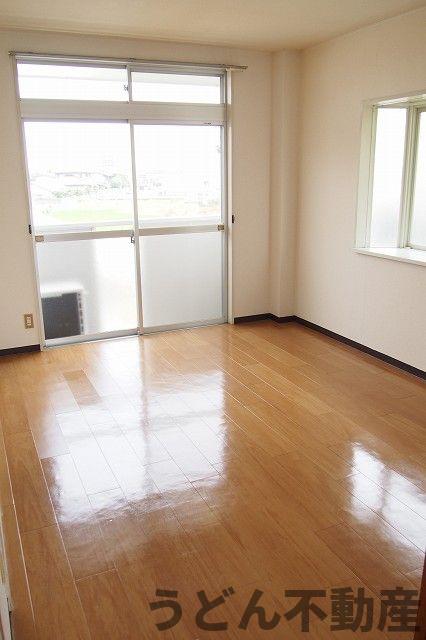 居室・リビング　うどん県のお部屋探しはうどん不動産へ うどんちゃんとLINE