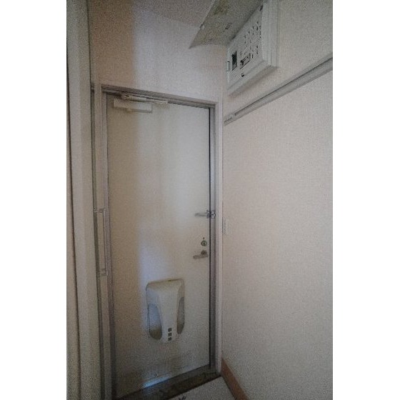 玄関　※同仕様、別の部屋の写真です