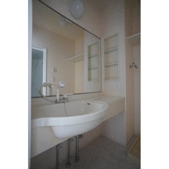 洗面設備　※同仕様、別の部屋の写真です