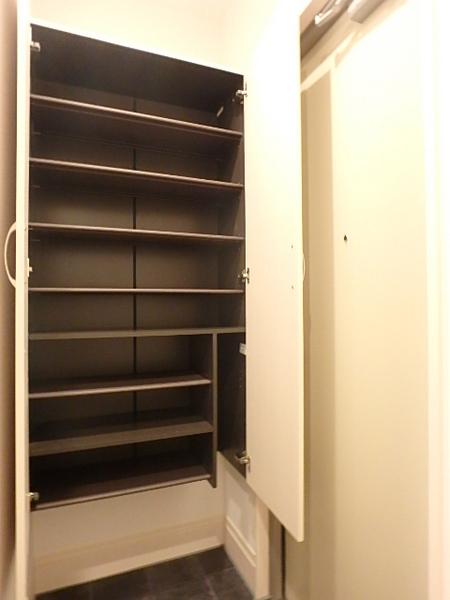 玄関　靴もしっかり収納できます