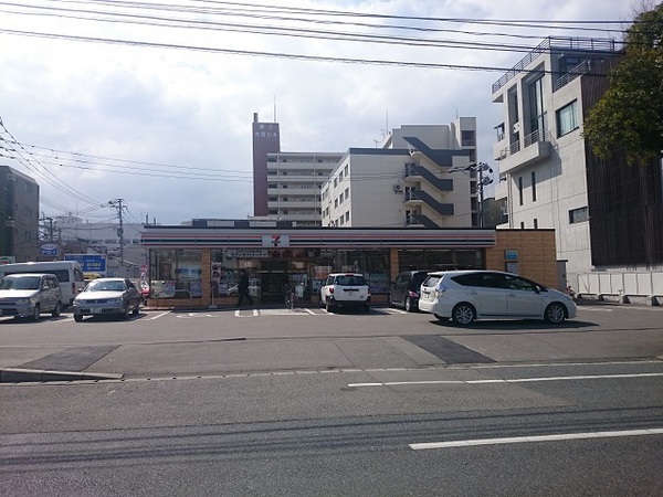 コンビニ　セブンイレブン博多竹下通り店（コンビニ）まで367m