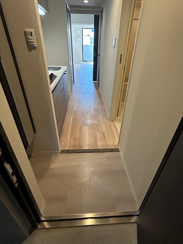 玄関　全て違うお部屋（同じ間取り）の写真です