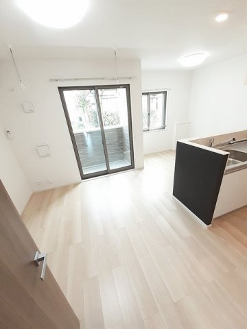 居室・リビング　明るい色調の室内です