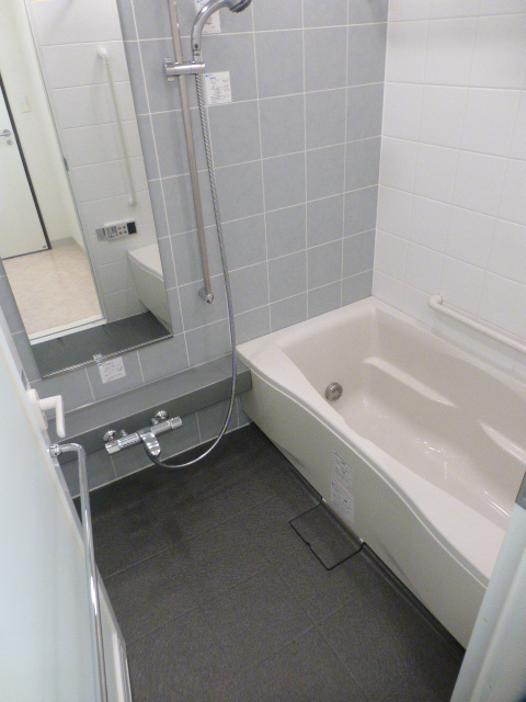 バス・シャワールーム　バスルーム