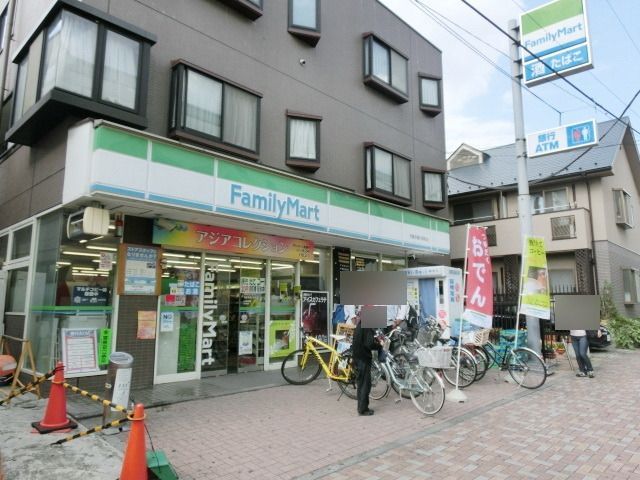 コンビニ　ファミリーマート（コンビニ）まで750m