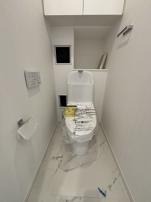 トイレ　温水洗浄暖房便座付き