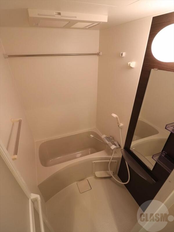 バス・シャワールーム　浴室乾燥機付いております